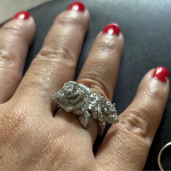 Rose Elegant Silver Floral Ring - Picture 8 of 14
